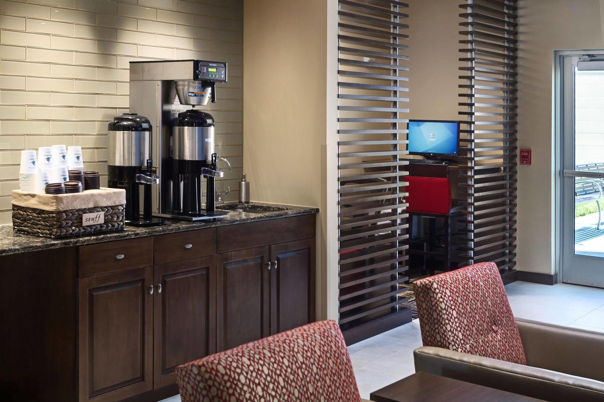 Aerostay Sioux Falls Exterior photo
